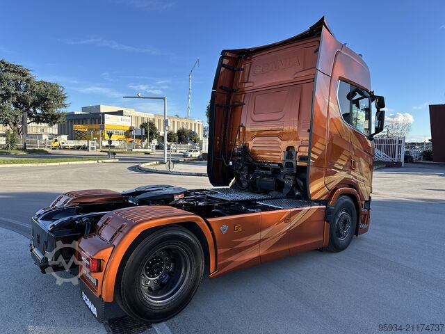 Standardni tegljač SCANIA 770S FIRE EDITION