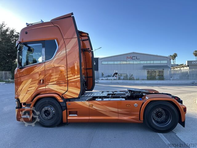 Standardni tegljač SCANIA 770S FIRE EDITION