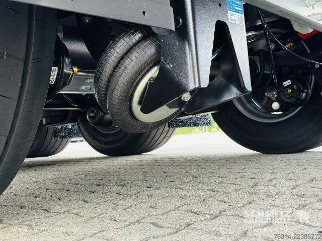 Auflieger mit Pritsche & Plane Schmitz Cargobull Curtainsider Mega Getränke