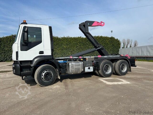 Roll-off tipper truck IVECO IVECO TRAKKER 360 SCARRABILE 6X4