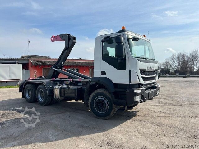 Roll-off tipper truck IVECO IVECO TRAKKER 360 SCARRABILE 6X4