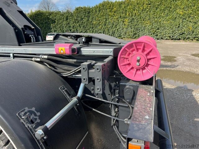 Roll-off tipper truck IVECO IVECO TRAKKER 360 SCARRABILE 6X4