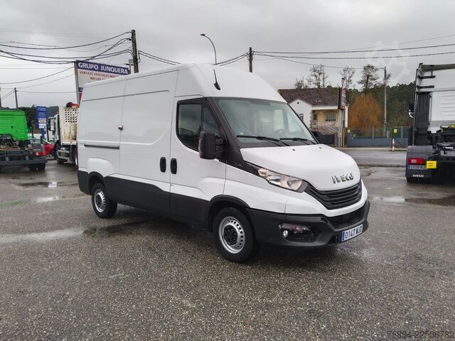 Furgon blaszak Iveco DAILY 35S16