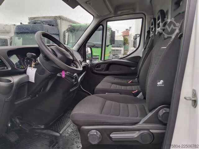 Furgon blaszak Iveco DAILY 35S16