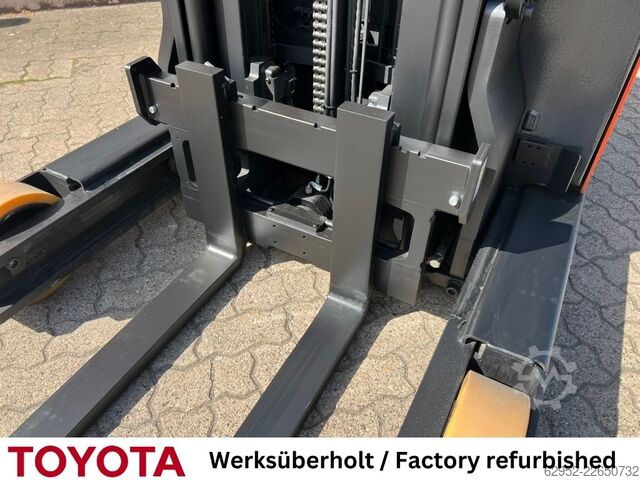 Carretilla retráctil Toyota RRE 160 H / nur 950h!