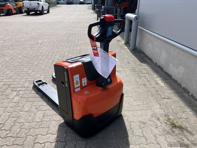 Manuell pallvagn Toyota LWE 200 / nur 90 Std.!