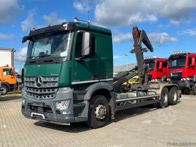 Camião porta-contentores de gancho MERCEDES-BENZ Arocs 2643 6x6 HAD Abrollkipper Meiller 30to
