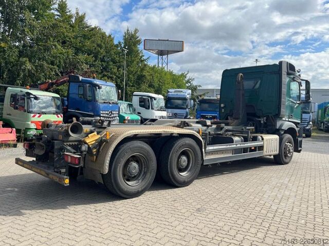 Camião porta-contentores de gancho MERCEDES-BENZ Arocs 2643 6x6 HAD Abrollkipper Meiller 30to