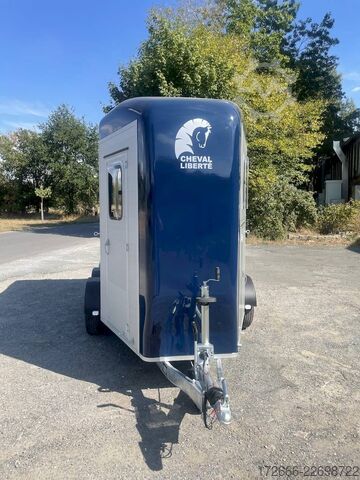  Cheval Liberté TOURING JUMPING V1 DUNKELBLAU +SATTELKAMMER