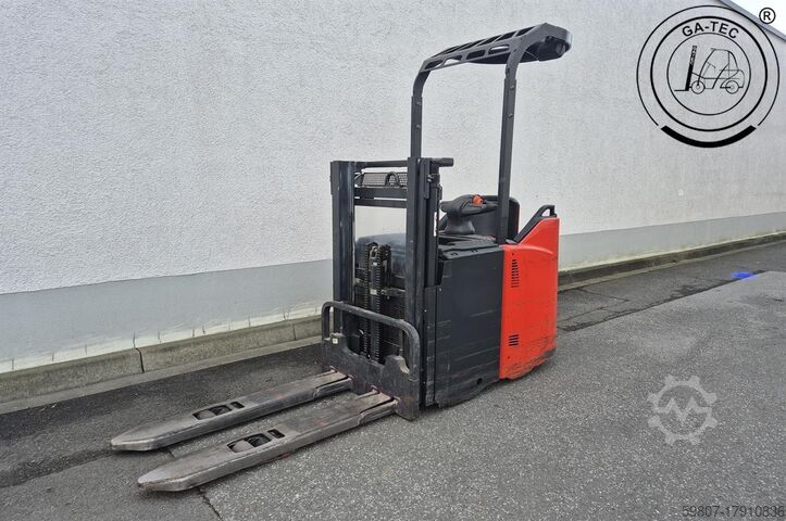 Στοίβαξη παλετών Linde D14SP