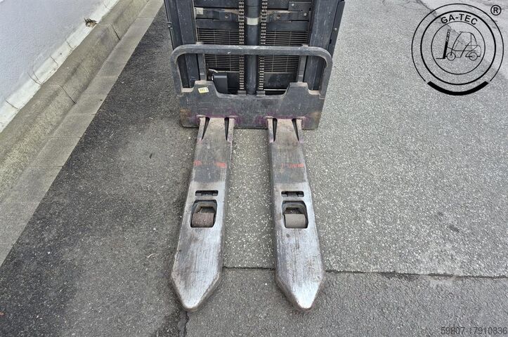 Στοίβαξη παλετών Linde D14SP