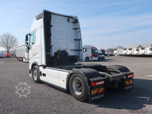 Standard tractor unit Volvo FH 500 Globe XL Euro 6 Retarder I-Park Cool