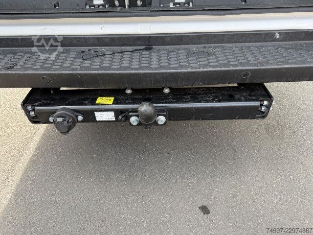 Bestelwagen IVECO 35S16A8CRV 6-Sitzer / LED / AHK / NAVI / ACC