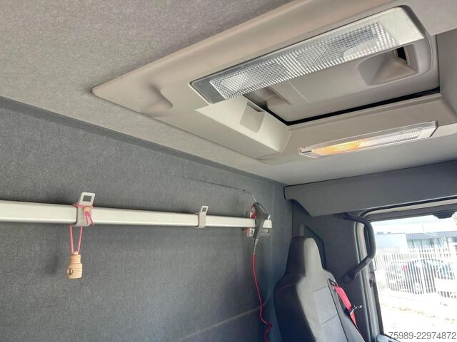 Veetransport Renault C380 382430 km,  chicken transport,  EURO 6, PA...