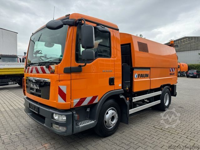 Útseprő gép MAN TGL 12.220 4x2 BL Kehrmaschine Viajet 5RHS