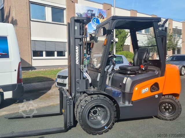 Diesel vorkheftruck Doosan D30NXP mit Zwillingsbereifung
