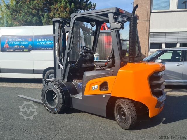 Diesel vorkheftruck Doosan D30NXP mit Zwillingsbereifung