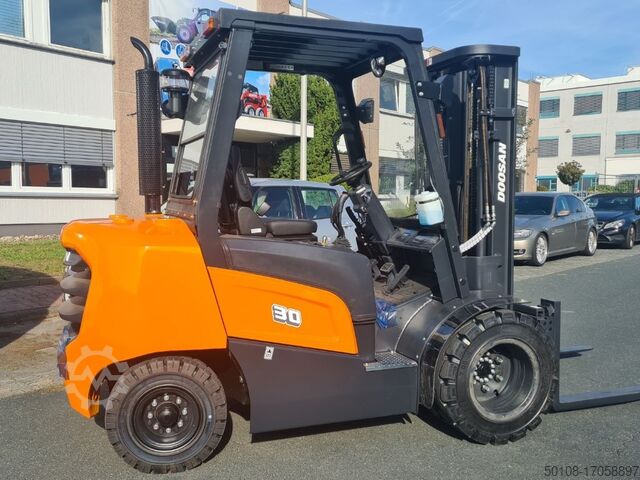 Diesel vorkheftruck Doosan D30NXP mit Zwillingsbereifung