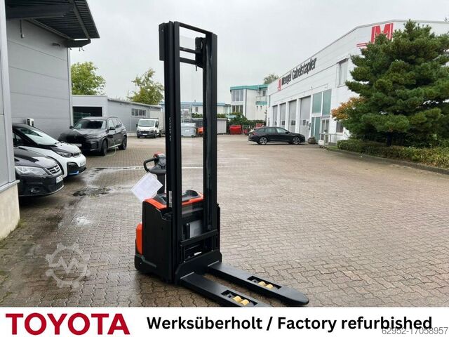 High Lift stacker Toyota SWE 120 L