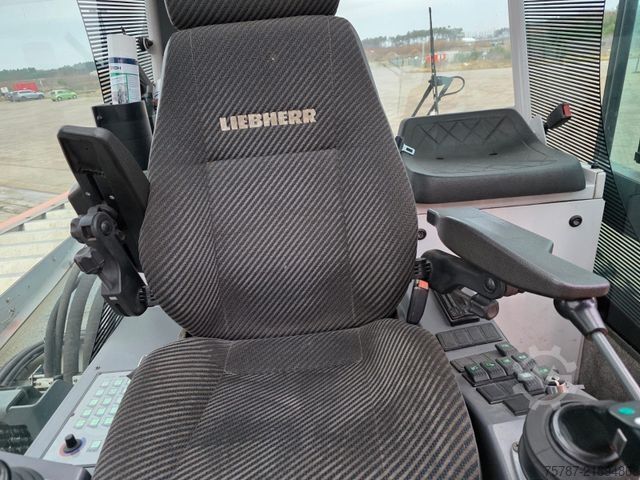 Empileur de conteneurs  Liebeherr LRS V 645 Reachstacker/ Contlader