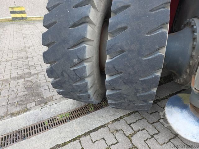 Empileur de conteneurs  Liebeherr LRS V 645 Reachstacker/ Contlader
