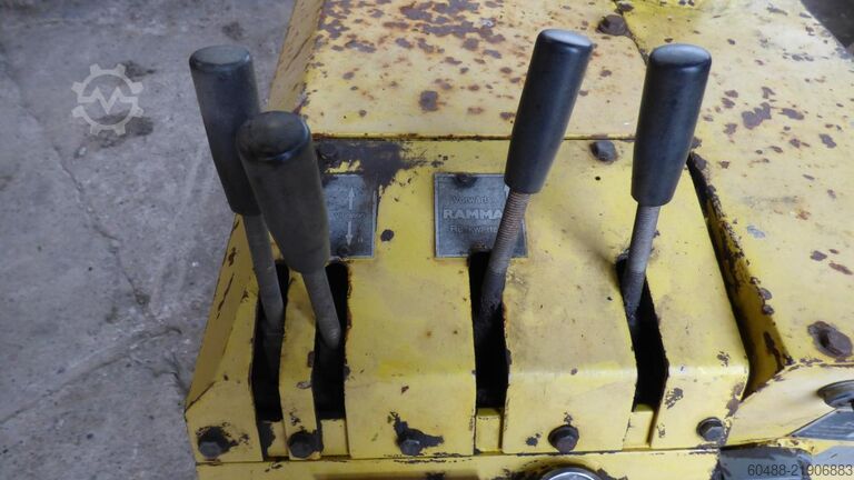 Rullo per scavi RAMMAX RW 1403 F