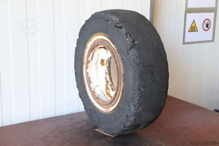 Massieve rubberen banden 2 stuks Continental 7.00-12  SC 10  RIM 5.00 S