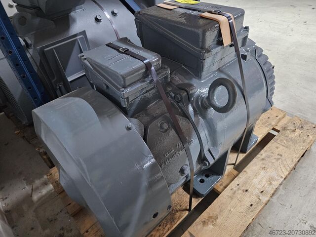 Assorted lot of engines and spare parts