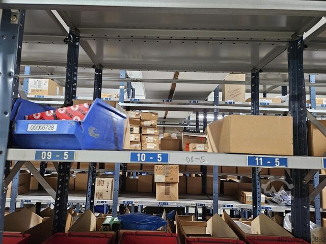 Assorted lot of engines and spare parts