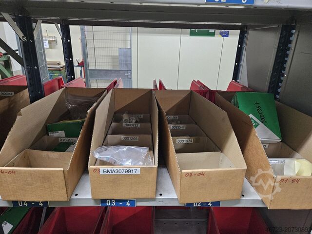 Assorted lot of engines and spare parts