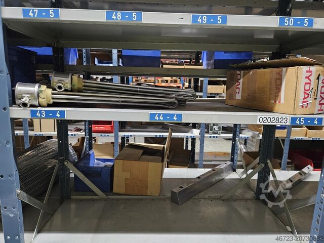 Assorted lot of engines and spare parts