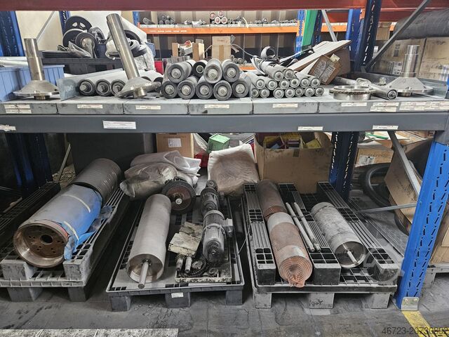 Assorted lot of engines and spare parts