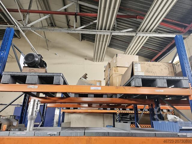 Assorted lot of engines and spare parts