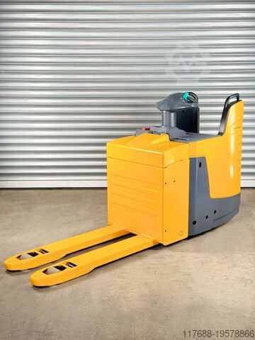 Niederhubwagen-Mitfahrer Jungheinrich Elektro Niederhubwagen mit Plattform -  Service Neu - Batterie 83% - 2,5t