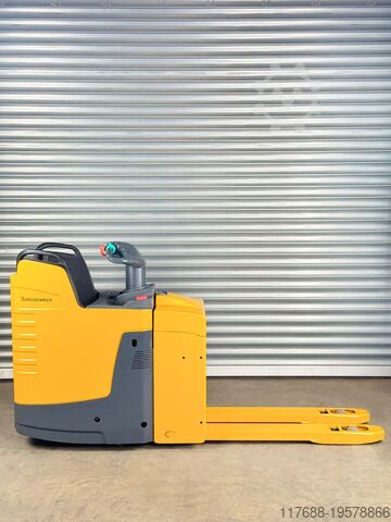 Niederhubwagen-Mitfahrer Jungheinrich Elektro Niederhubwagen mit Plattform -  Service Neu - Batterie 83% - 2,5t