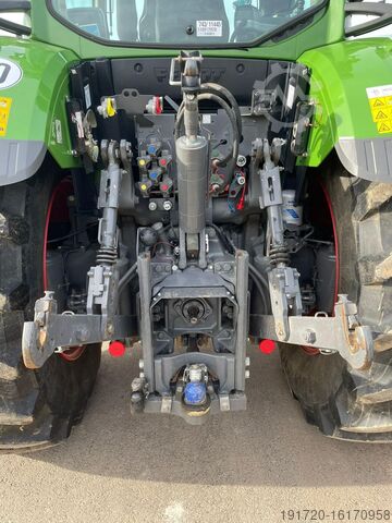 Traktoren (Schlepper) Fendt 724 Vario S4 Profi Plus