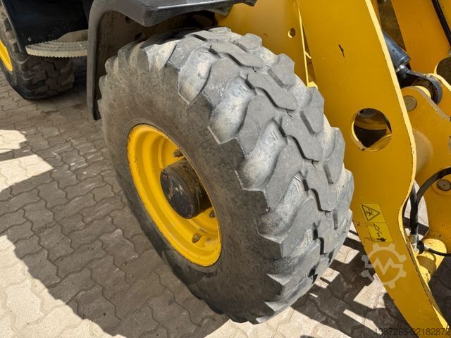 Wiellader YANMAR V100 / 2019 BJ / Schaufel + Gabel