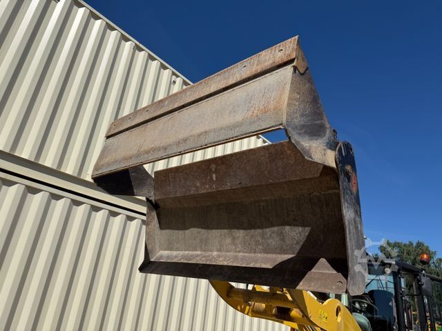 Wiellader YANMAR V100 / 2019 BJ / Schaufel + Gabel