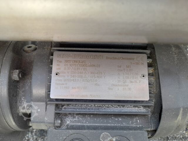 Angetriebene Rollenbahn 5200x920x300, Rolle L=900  