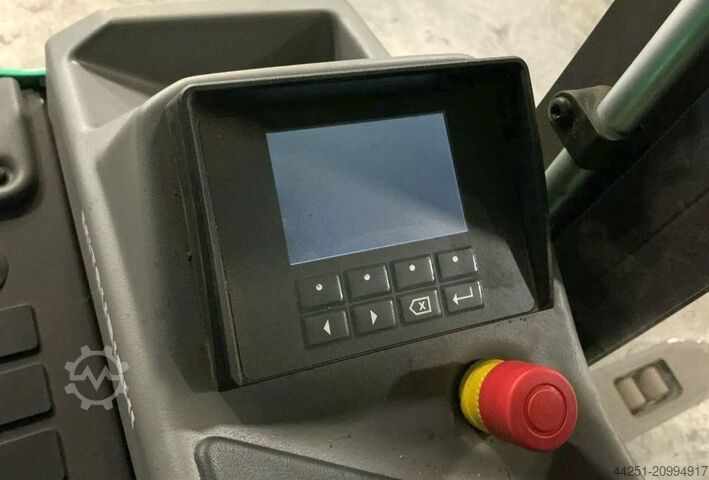 Höglyftande staplare med förarplattform, elektrisk palltruck Mitsubishi Electric SBR16N2