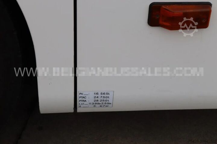 Autocarro de turismo Mercedes Tourismo 17RHD / Full options / Lift