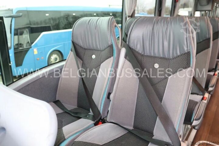 Autocarro de turismo Mercedes Tourismo 17RHD / Full options / Lift