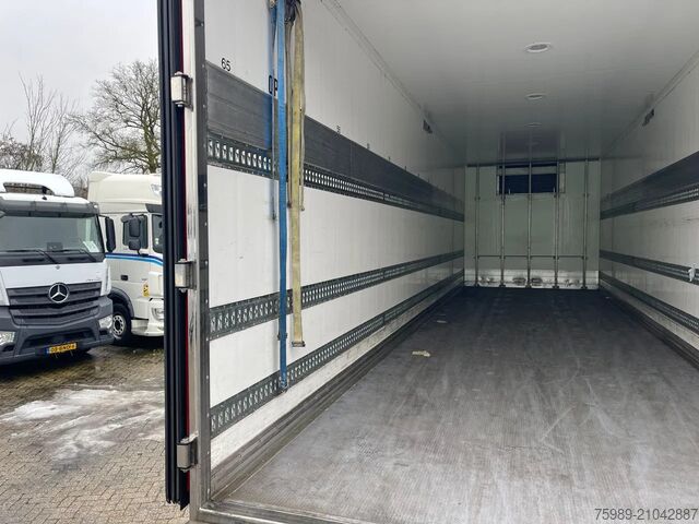 Transporte refrigerado/congelado Pacton LZV    Sliding chassis for 2nd trailer connecti...