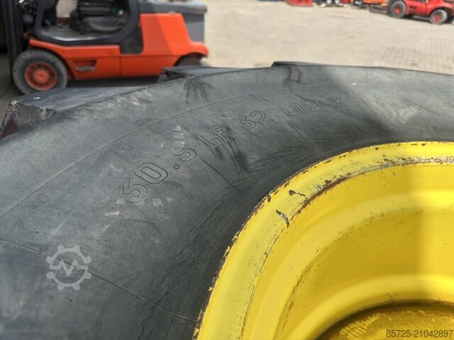 Roda com pneu SET banden 30.5 X LR32 - Nieuw