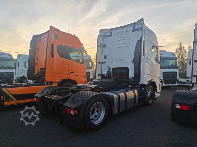 Standardowy ciągnik siodłowy Ford Truck F-Max L