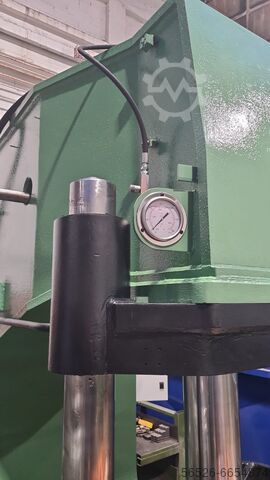 Hydraulische pers 200 Ton BIGNOZZI