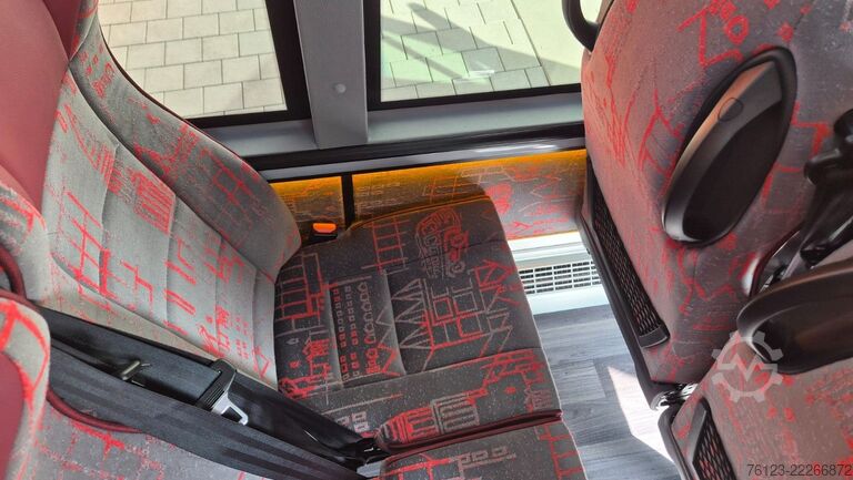 Kleinbus MERCEDES-BENZ 30 Sitzer Schul- Transferbus 519 Vorlauffahrzeug