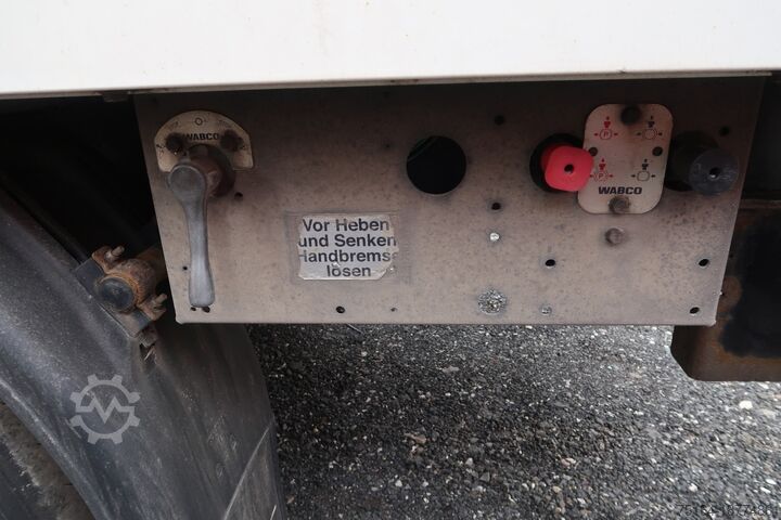 Semiremorcă cu cutie Spier SGL 290