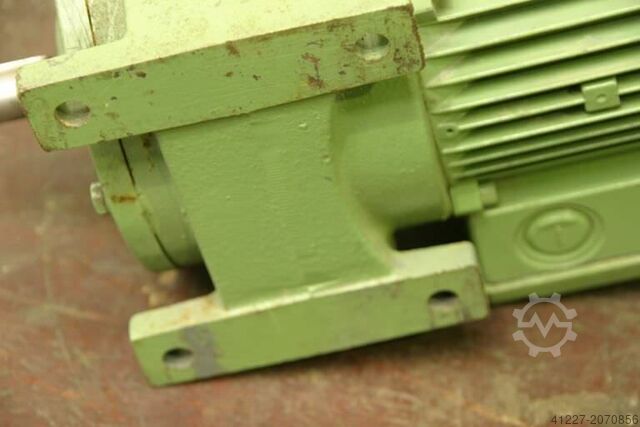 Převodový motor 0,37 kW 283 ot./min SEW-EURODRIVE R302DT63L2