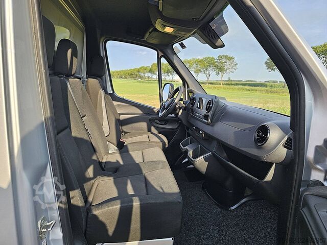 Maleta MERCEDES-BENZ SPRINTER 317 Bakwagen Laadklep!